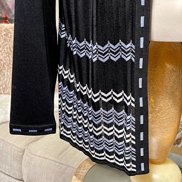EXCLUSIVELY MISOOK Cardigan Sweater Size M Black Blue Gray Chevron Stripe Accent - Picture 5 of 16